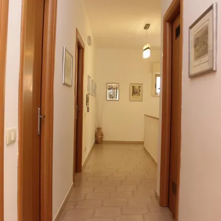 Bed & Breakfast Adriana 2*